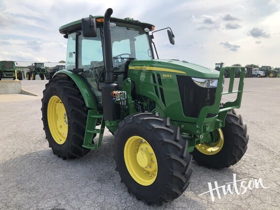 Main image John Deere 6105E
