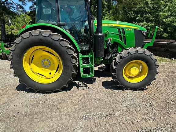 Image of John Deere 6105E equipment image 4