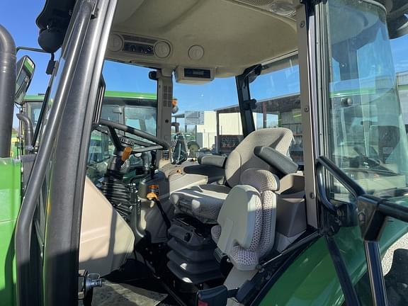 Image of John Deere 6105E equipment image 4