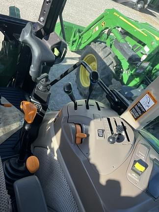 Image of John Deere 6105E equipment image 3