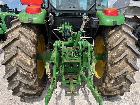 Image of John Deere 6105E equipment image 4