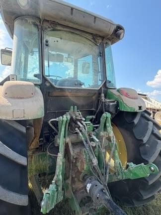 Image of John Deere 6105E equipment image 4