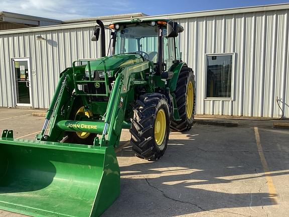 Image of John Deere 6105E equipment image 3