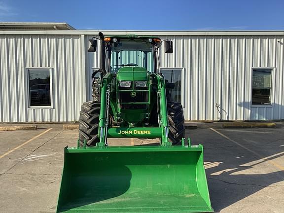 Image of John Deere 6105E equipment image 4