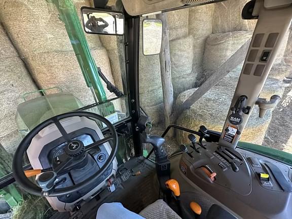 Image of John Deere 6105E equipment image 4