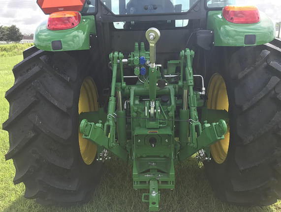 Image of John Deere 6105E equipment image 4