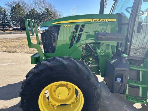 Image of John Deere 6105E equipment image 4