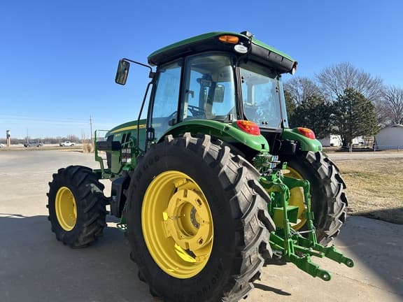 Image of John Deere 6105E equipment image 3