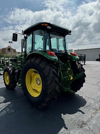 Image of John Deere 6105E equipment image 4