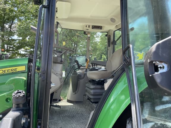 Image of John Deere 6110M equipment image 4