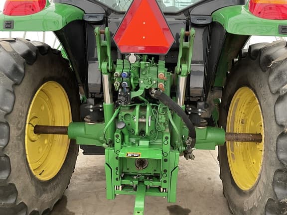 Image of John Deere 6110M equipment image 4