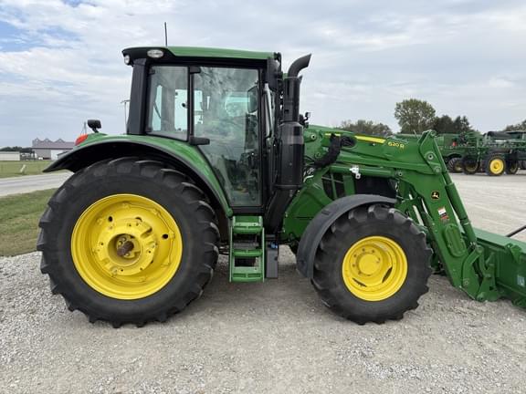 Image of John Deere 6110M equipment image 4