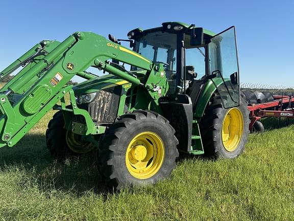 Image of John Deere 6110M equipment image 2