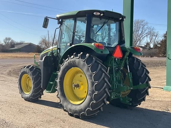 Image of John Deere 6110M equipment image 3