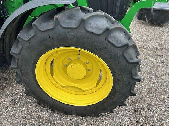 Image of John Deere 6110M equipment image 4