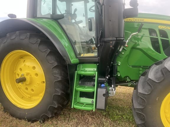 Image of John Deere 6110M equipment image 3
