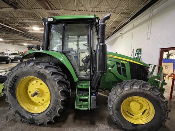 Image of John Deere 6110M equipment image 1