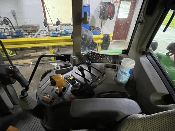 Image of John Deere 6110M equipment image 4