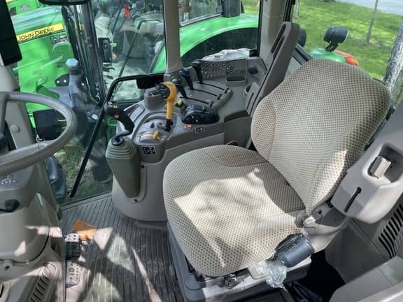 Image of John Deere 6110M equipment image 4