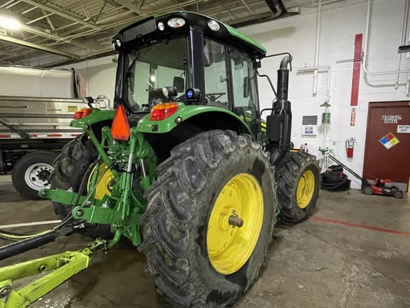 Image of John Deere 6110M equipment image 2
