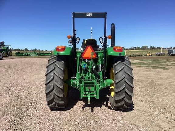 Image of John Deere 6110M equipment image 4