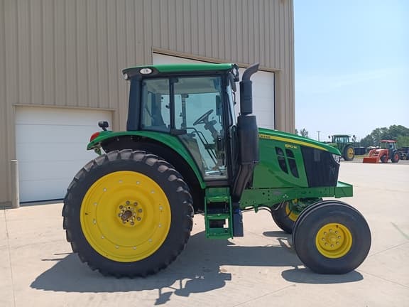 Image of John Deere 6110M equipment image 2