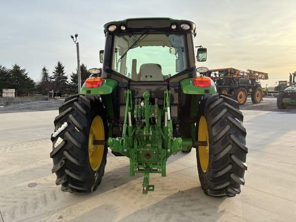 Image of John Deere 6110M equipment image 4