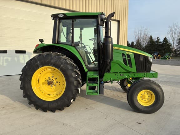 Image of John Deere 6110M equipment image 2
