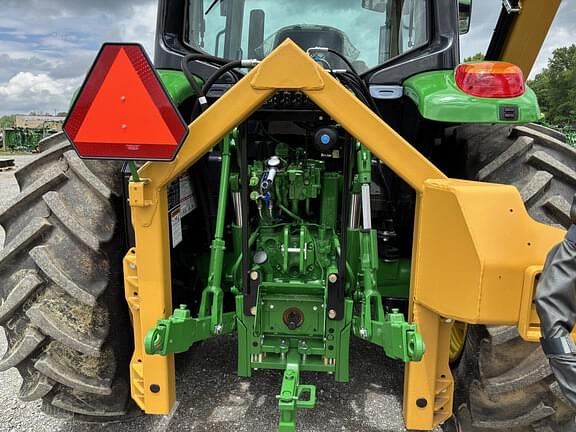 Image of John Deere 6110M equipment image 3