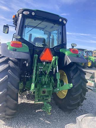 Image of John Deere 6110M equipment image 4