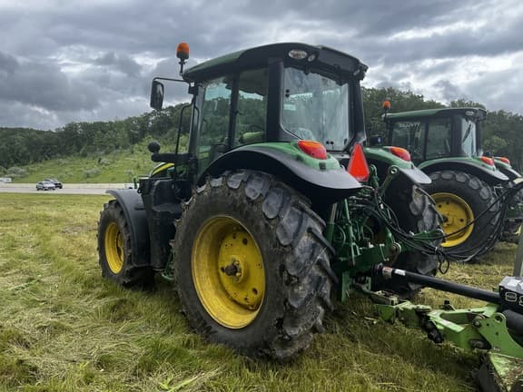 Image of John Deere 6110M equipment image 4