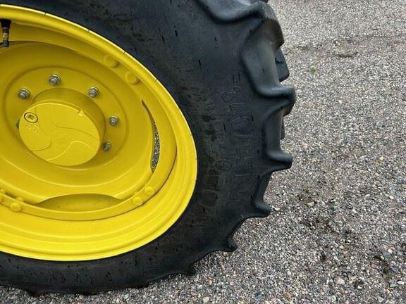 Image of John Deere 6110M equipment image 2