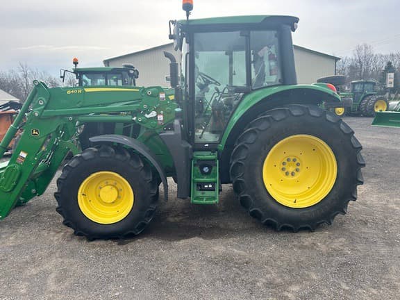Image of John Deere 6110M equipment image 4