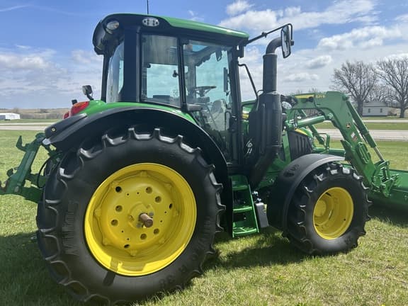 Image of John Deere 6110M equipment image 3