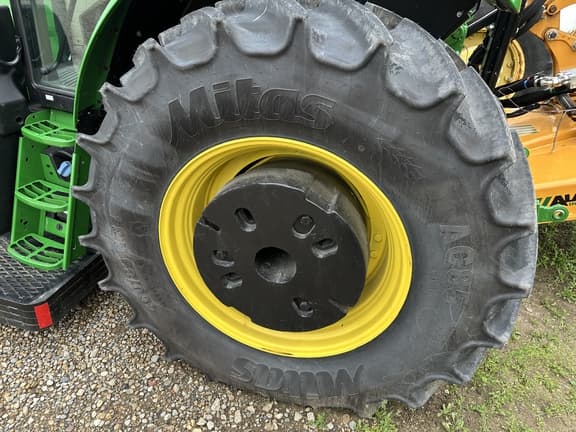 Image of John Deere 6110M equipment image 3