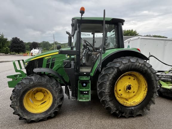 Image of John Deere 6110M equipment image 1