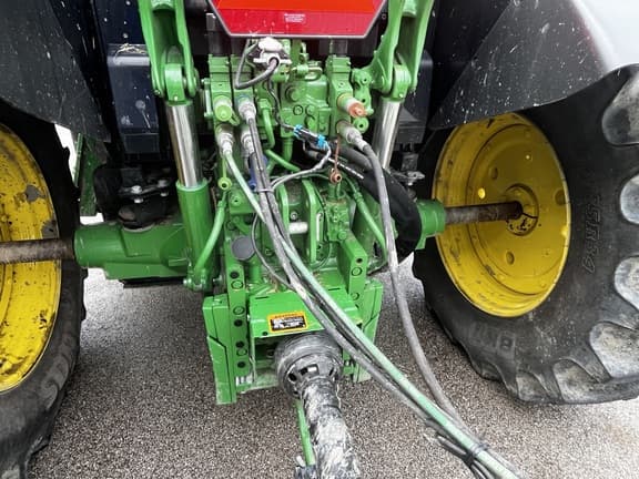 Image of John Deere 6110M equipment image 3