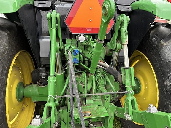 Image of John Deere 6110M equipment image 4