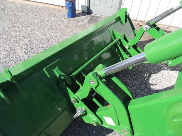 Image of John Deere 6110M equipment image 4