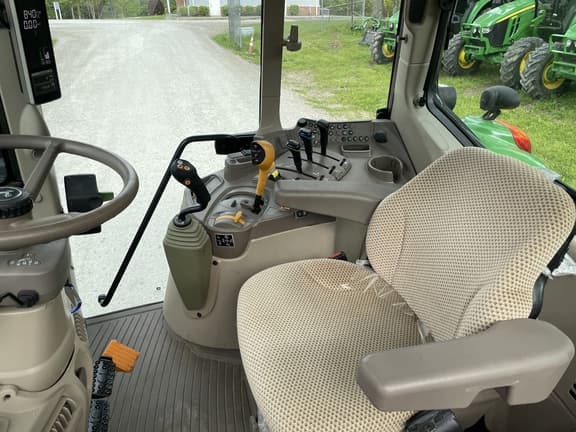 Image of John Deere 6110M equipment image 3