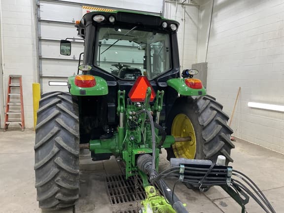 Image of John Deere 6110M equipment image 2