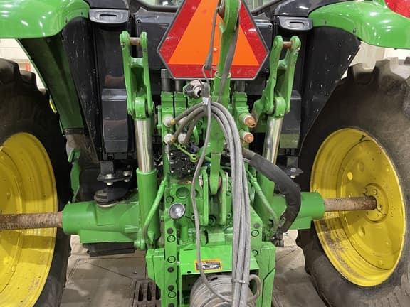 Image of John Deere 6110M equipment image 3