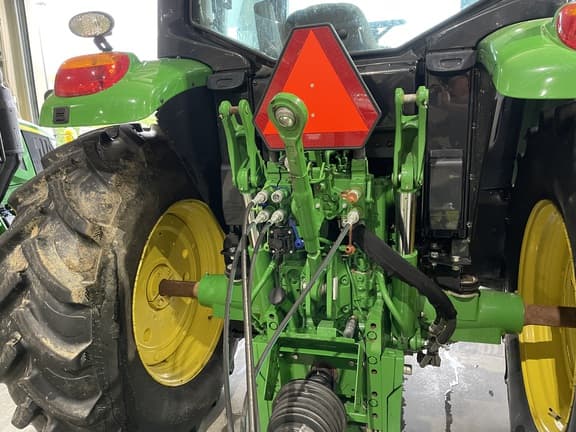 Image of John Deere 6110M equipment image 3
