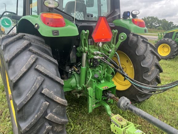 Image of John Deere 6110M equipment image 4