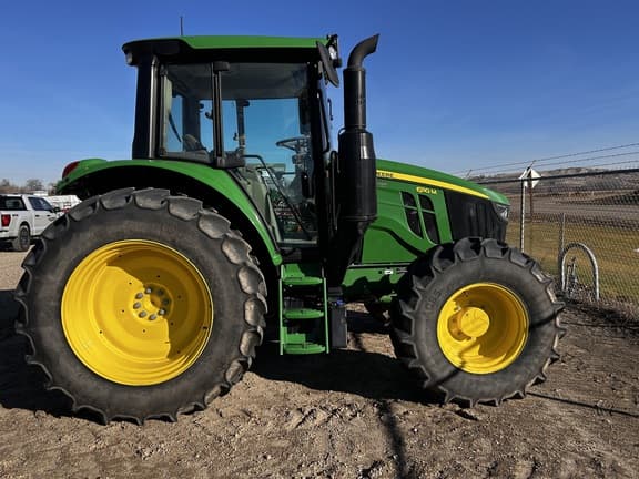Image of John Deere 6110M equipment image 2