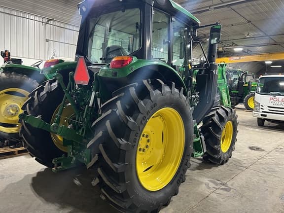 Image of John Deere 6110M equipment image 3