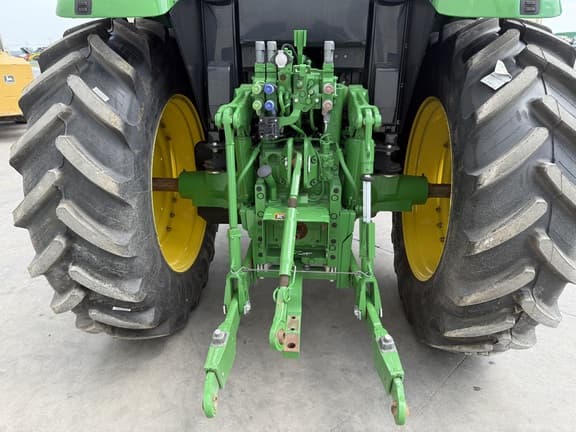 Image of John Deere 6110M equipment image 3