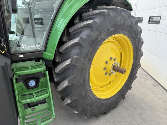 Image of John Deere 6110M equipment image 4