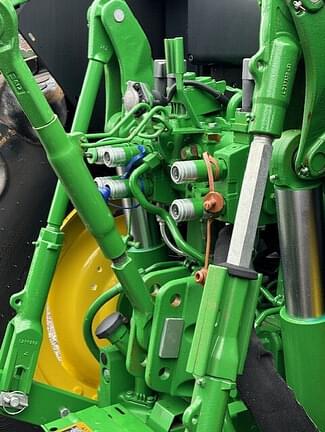 Image of John Deere 6110M equipment image 4