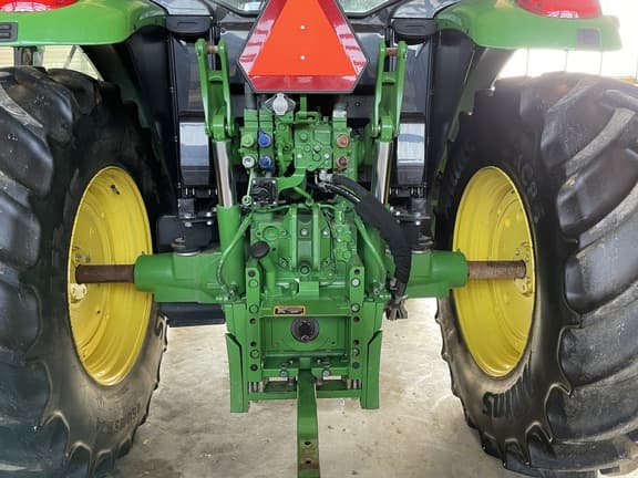 Image of John Deere 6110M equipment image 3